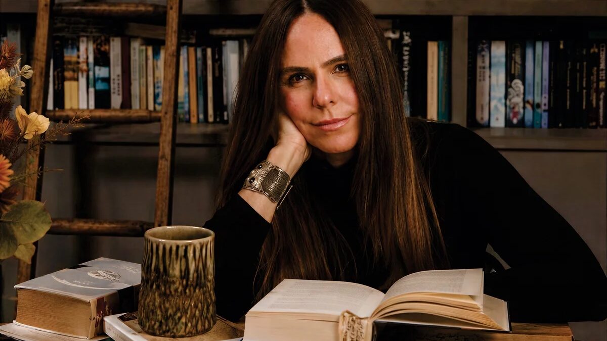 Teresa Lampreia lança livro sobre impacto social do entretenimento em Brasília