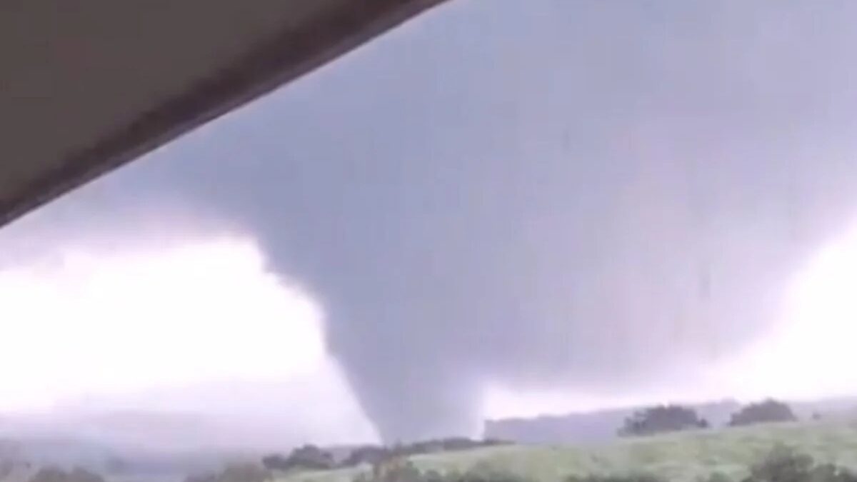 Tornado causa destruição em Piraí do Sul, Paraná, e assusta moradores