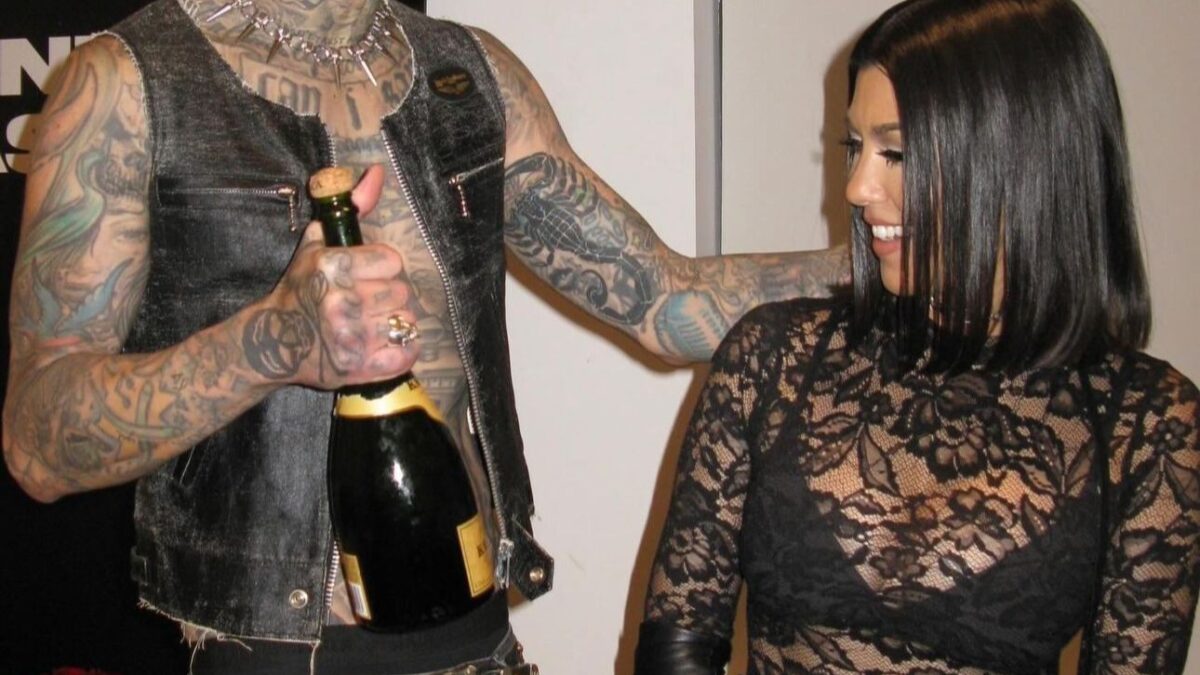 Travis Barker revela motivo de compartilhar aborto espontâneo em documentário com Kourtney Kardashian