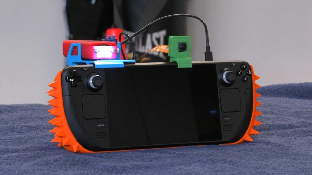Usuário transforma Steam Deck em 'segurança' com espinhos e taser para evitar uso indevido