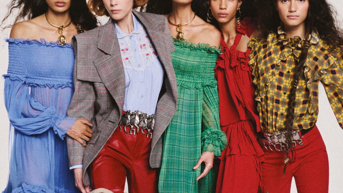Vogue Brasil destaca a importância do coletivo na moda na edição de agosto de 2026