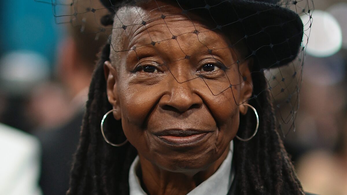 Whoopi Goldberg revela que salário no 'The View' surpreenderia o público