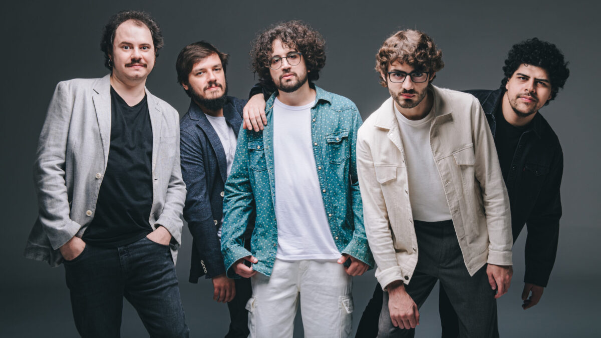 A Olívia lança álbum deluxe com faixas inéditas e colaborações de Esteban Tavares e Selvagens à Procura de Lei