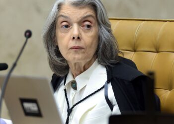 Cármen Lúcia lamenta mal-estar cívico gerado por crise no STF e pede reflexão