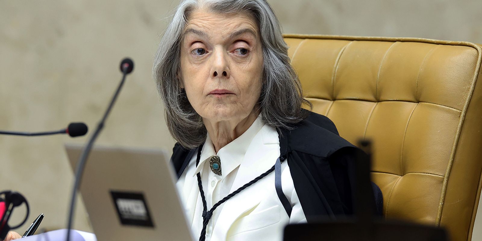 Cármen Lúcia lamenta mal-estar cívico gerado por crise no STF e pede reflexão