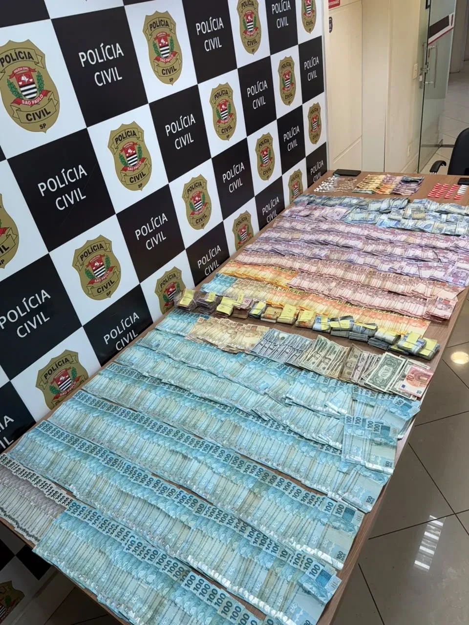 DISE prende mulher e mototaxista por tráfico de drogas em bar de Piracicaba