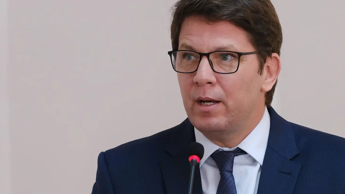 Dino aponta indícios de Mário Frias como líder em desvio de emendas parlamentares
