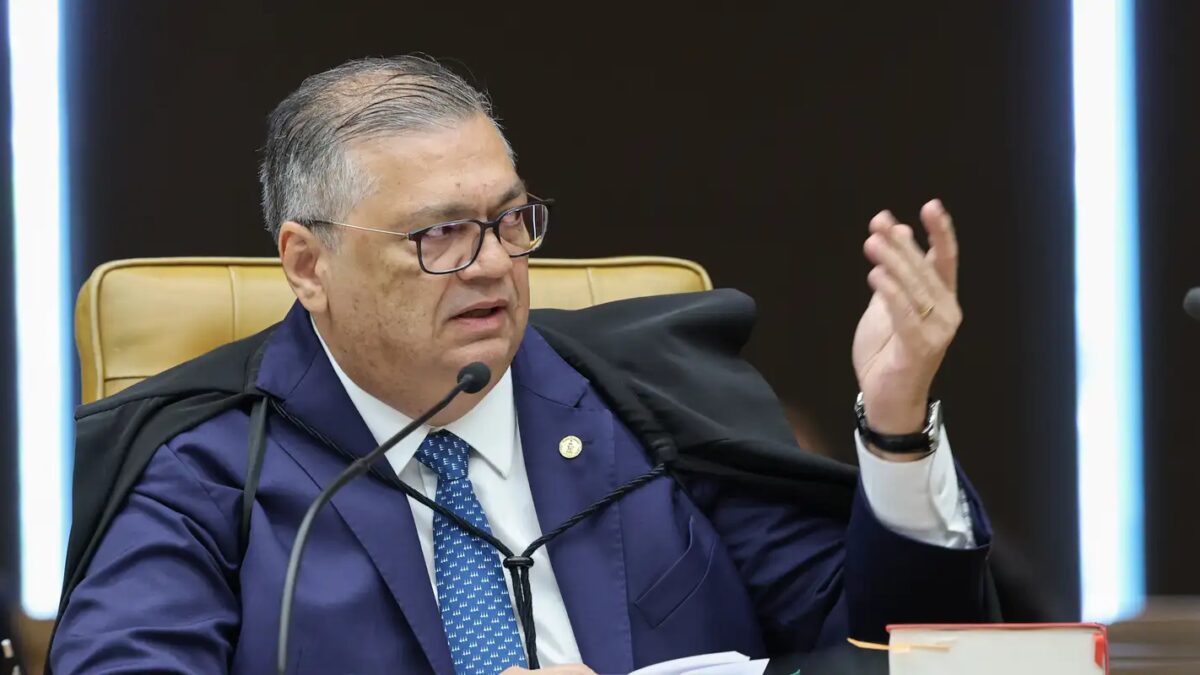Dino determina investigação da PF sobre relação de Vorcaro com cemitérios em SP