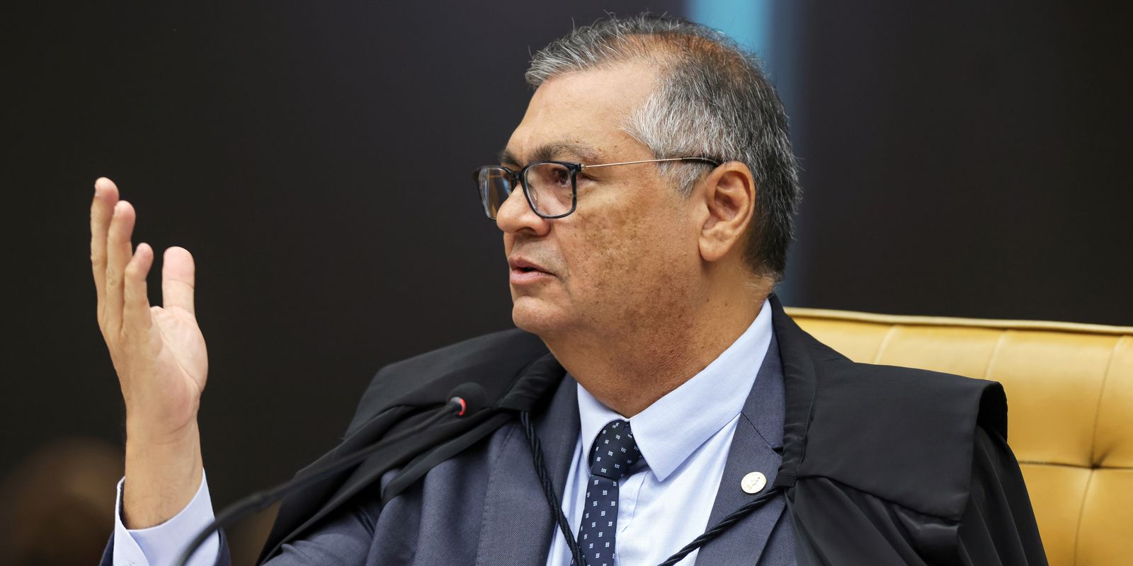 Dino quebra sigilo de investigações sobre financiamento do filme Dark Horse