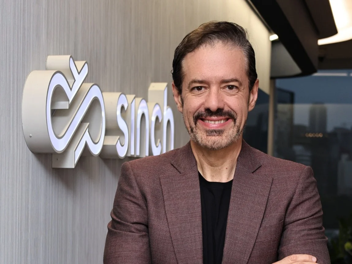 Empresas priorizam IA para fidelização de clientes, aponta pesquisa da Sinch