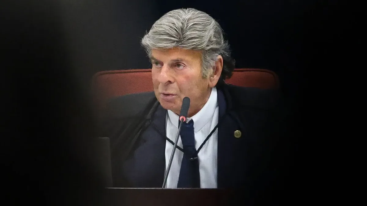 Fux cobra Senado sobre registros de entrada de esposa de Moraes e Vorcaro