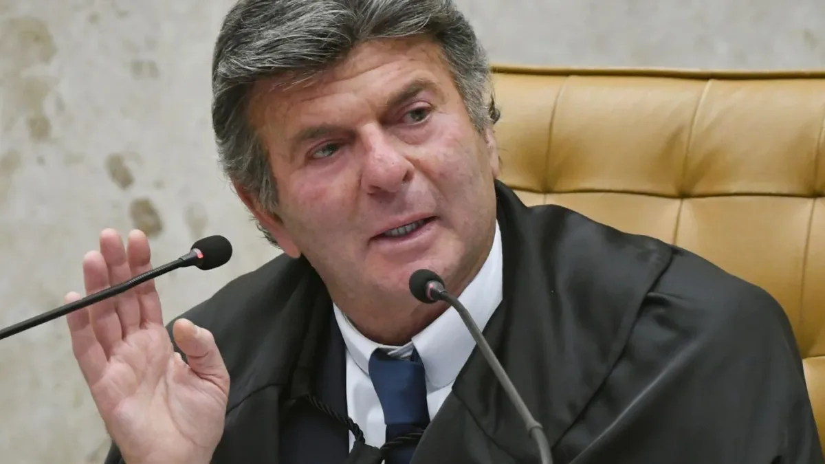 Fux suspende decisão de Dino e mantém posts sobre Bolsonaro fora do ar