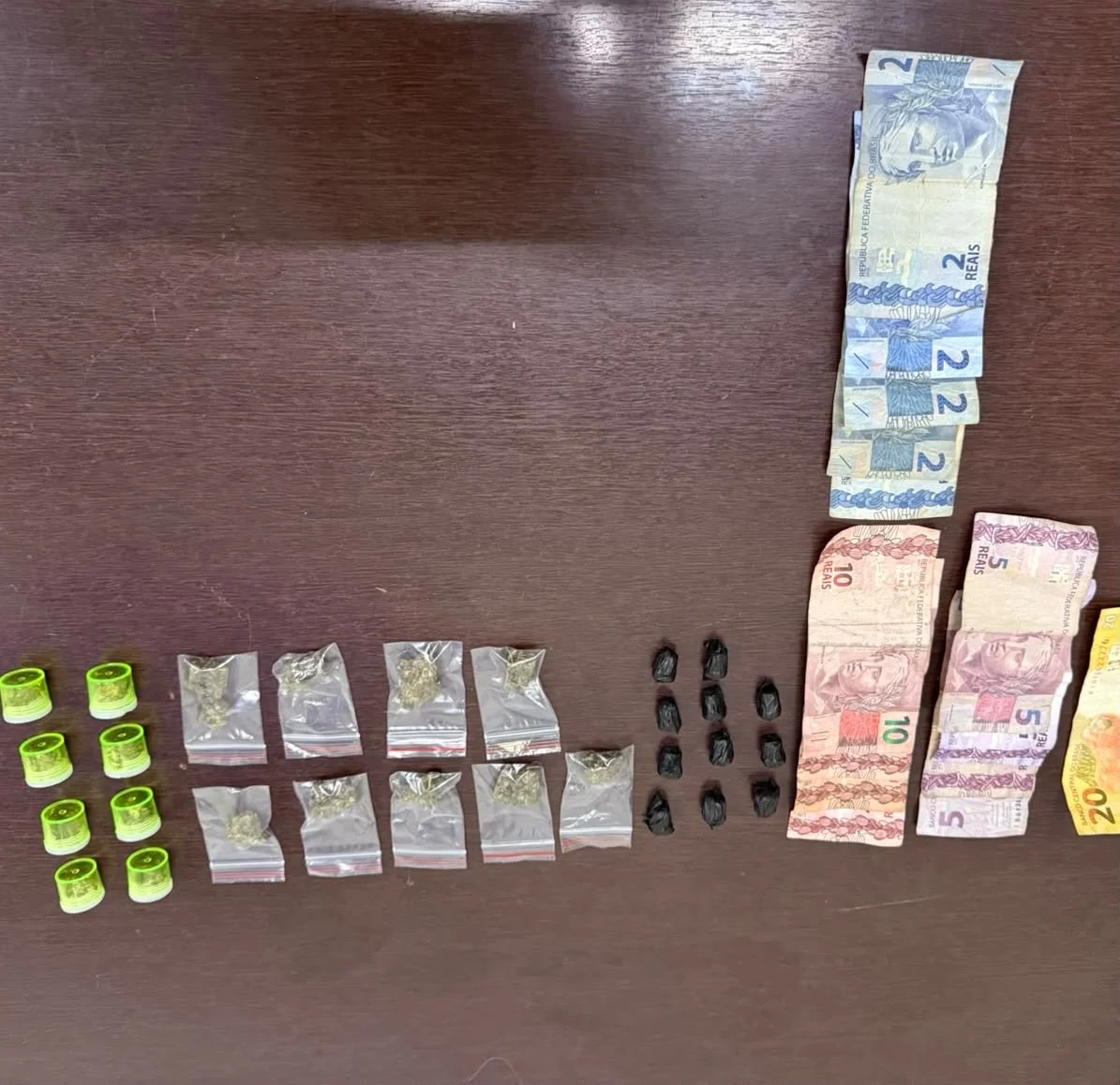 GAMA prende homem por tráfico de drogas e apreende 28 porções em Americana