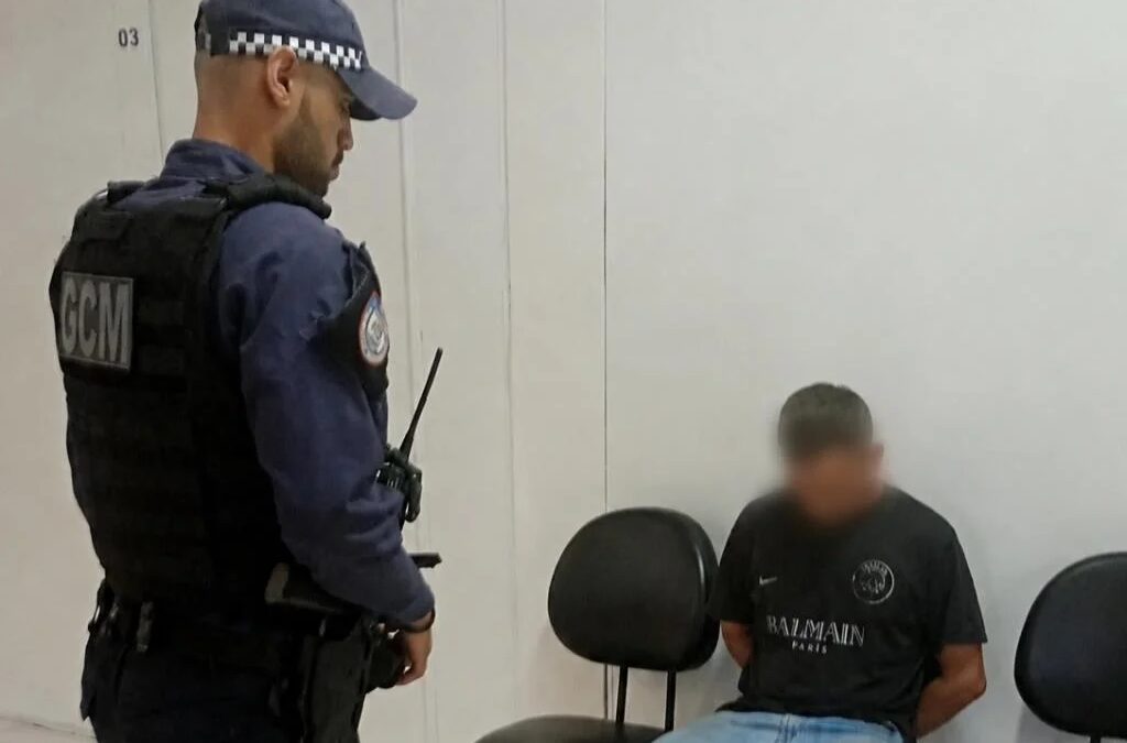 GCM de Pindamonhangaba prende ladrão de celular no bairro Mombaça