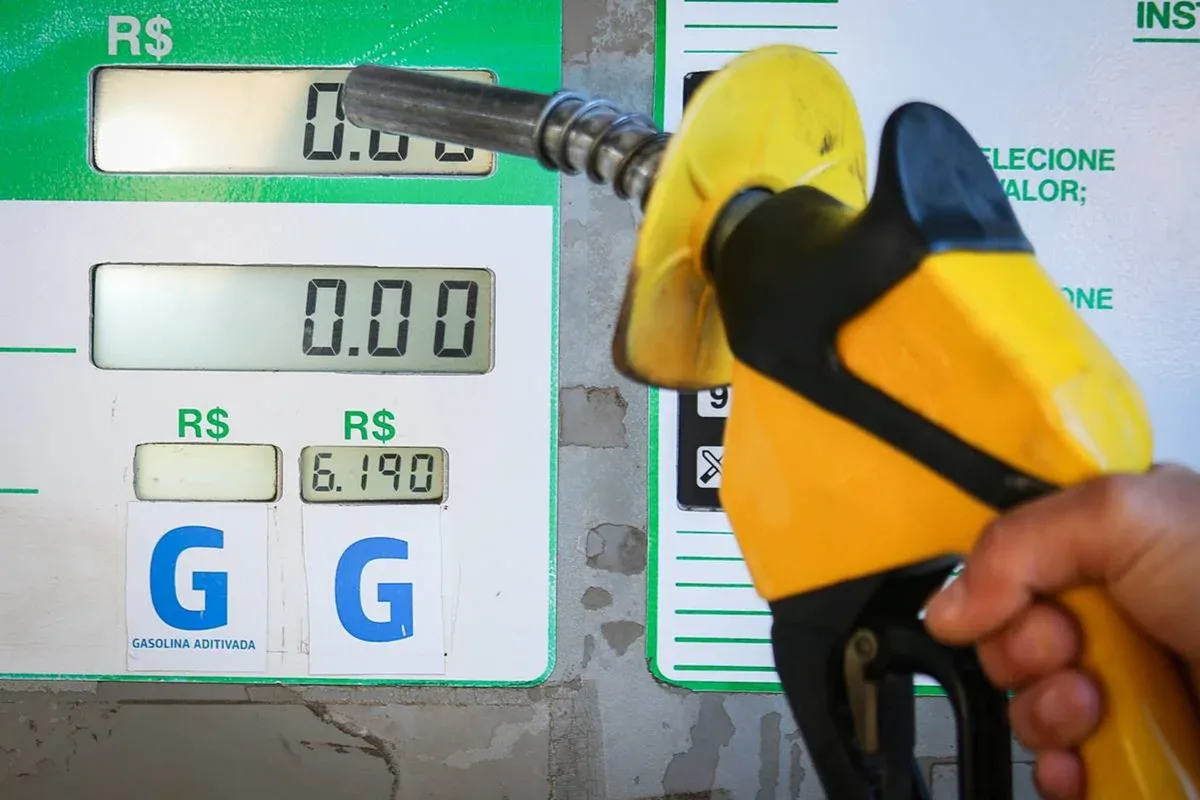 Governo investe R$ 40 bilhões para controlar preços dos combustíveis no Brasil