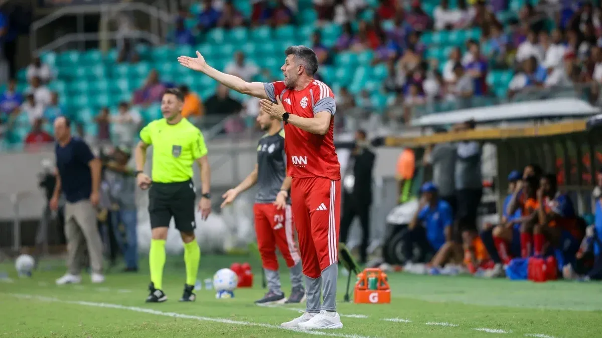 Internacional demite Paulo Pezzolano e permanece na zona de rebaixamento do Brasileirão
