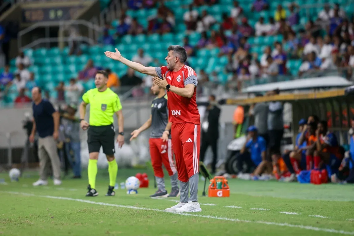 Internacional demite Paulo Pezzolano e permanece na zona de rebaixamento do Brasileirão