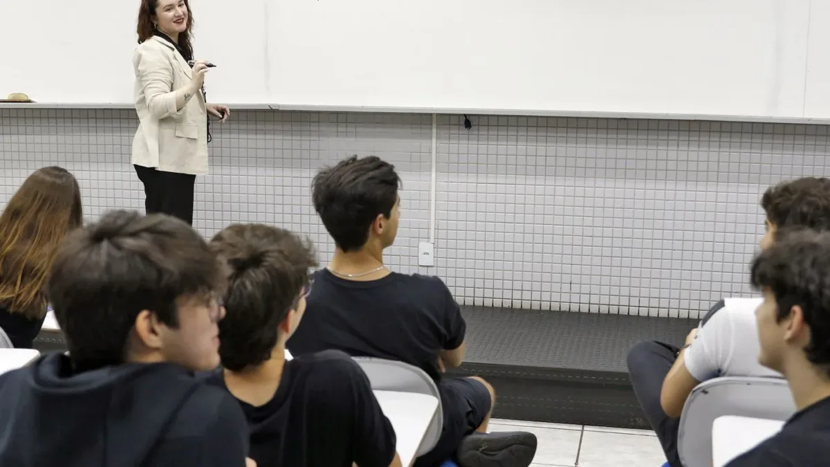 Mais de 625 mil estudantes realizam a Prova Nacional Docente neste domingo