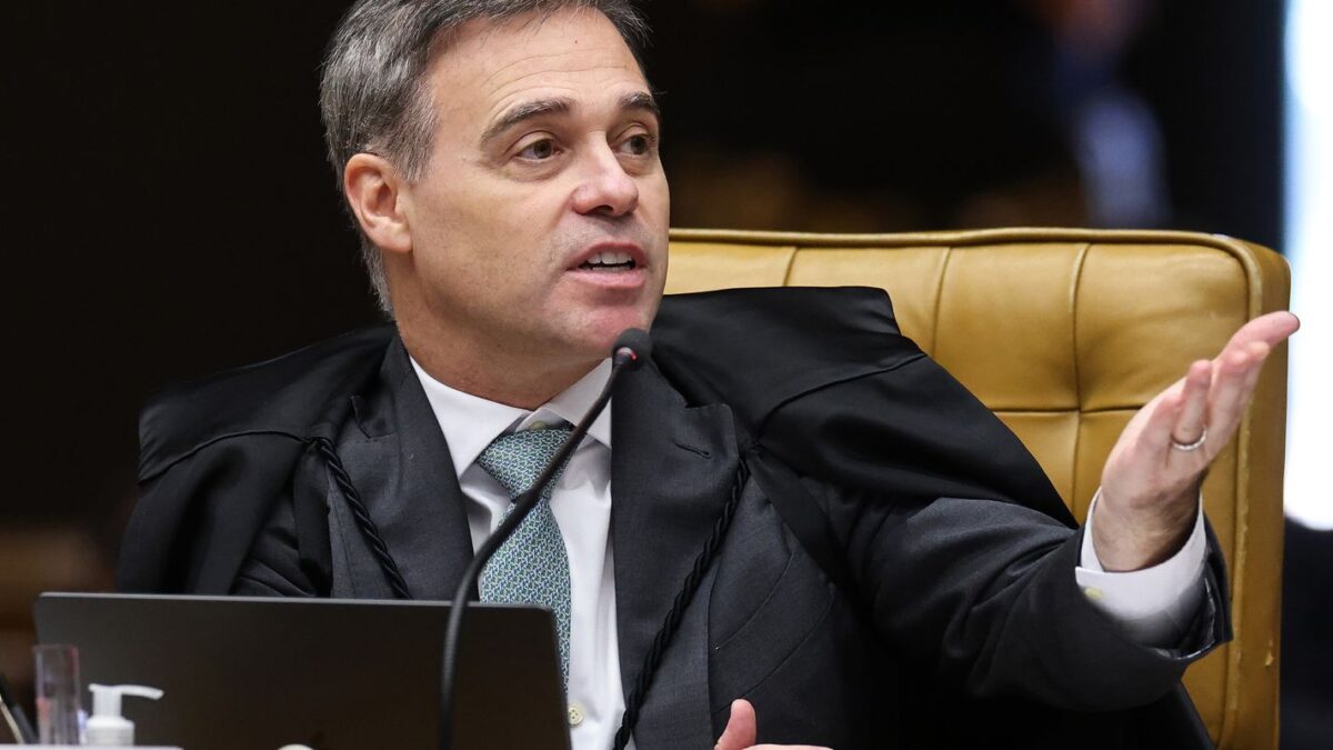 Mendonça vota por julgamento separado de Moraes no STF em caso do Banco Master