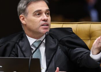 Mendonça vota por julgamento separado de Moraes no STF em caso do Banco Master