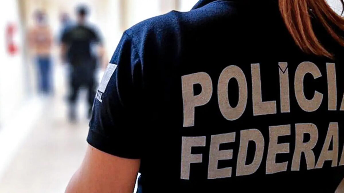 PF realiza operação contra fraudes em registro de armas de colecionadores no RJ e ES