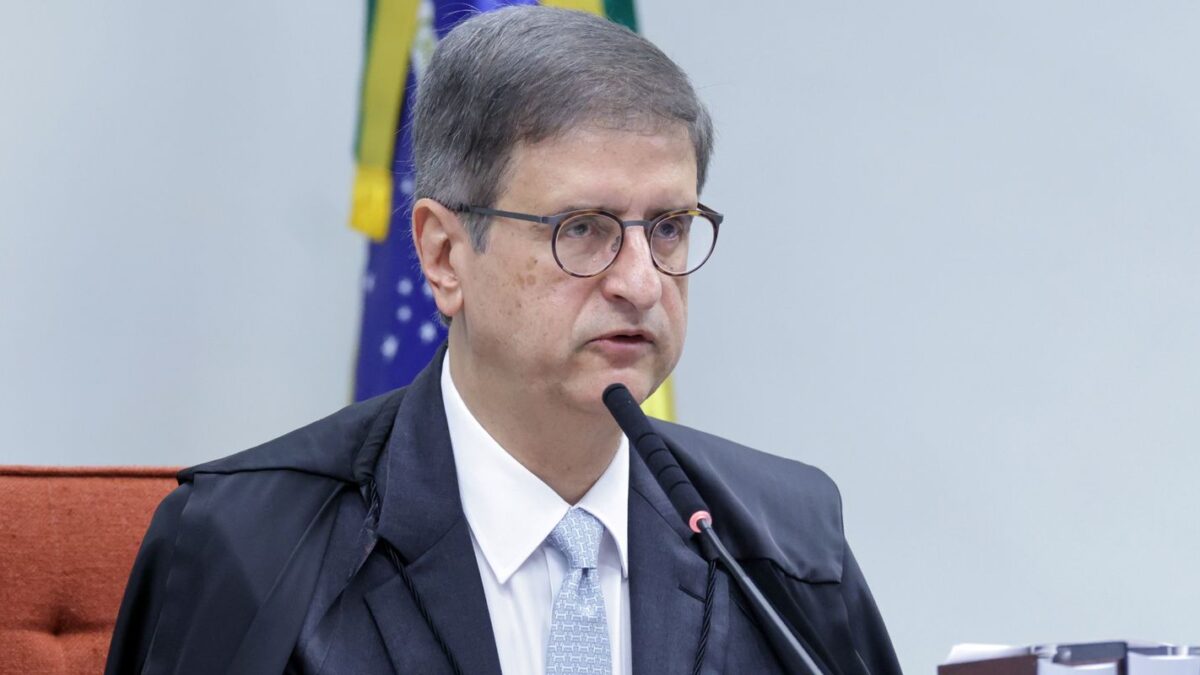 PGR pede anulação de investigação sobre mensagens entre Moraes e Vorcaro