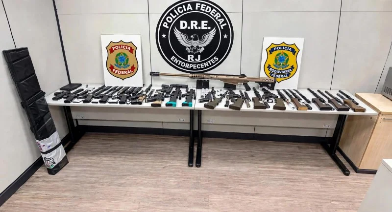 PRF apreende 11 fuzis e uma submetralhadora na BR-116 em São Paulo