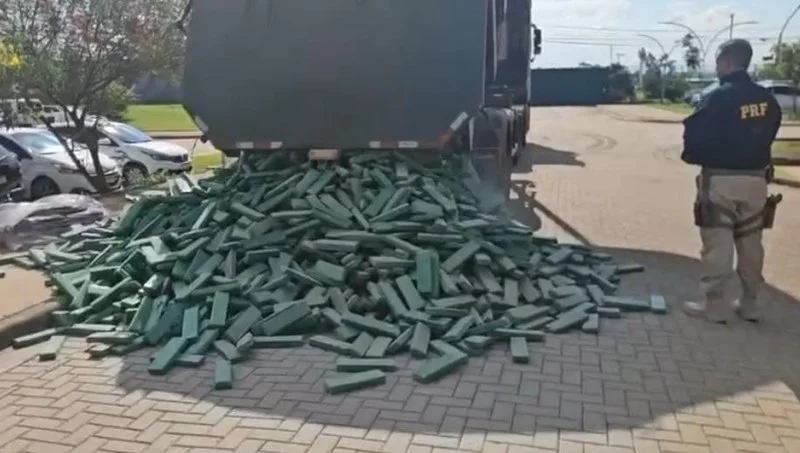 PRF intercepta mais de três toneladas de maconha em Limeira, SP