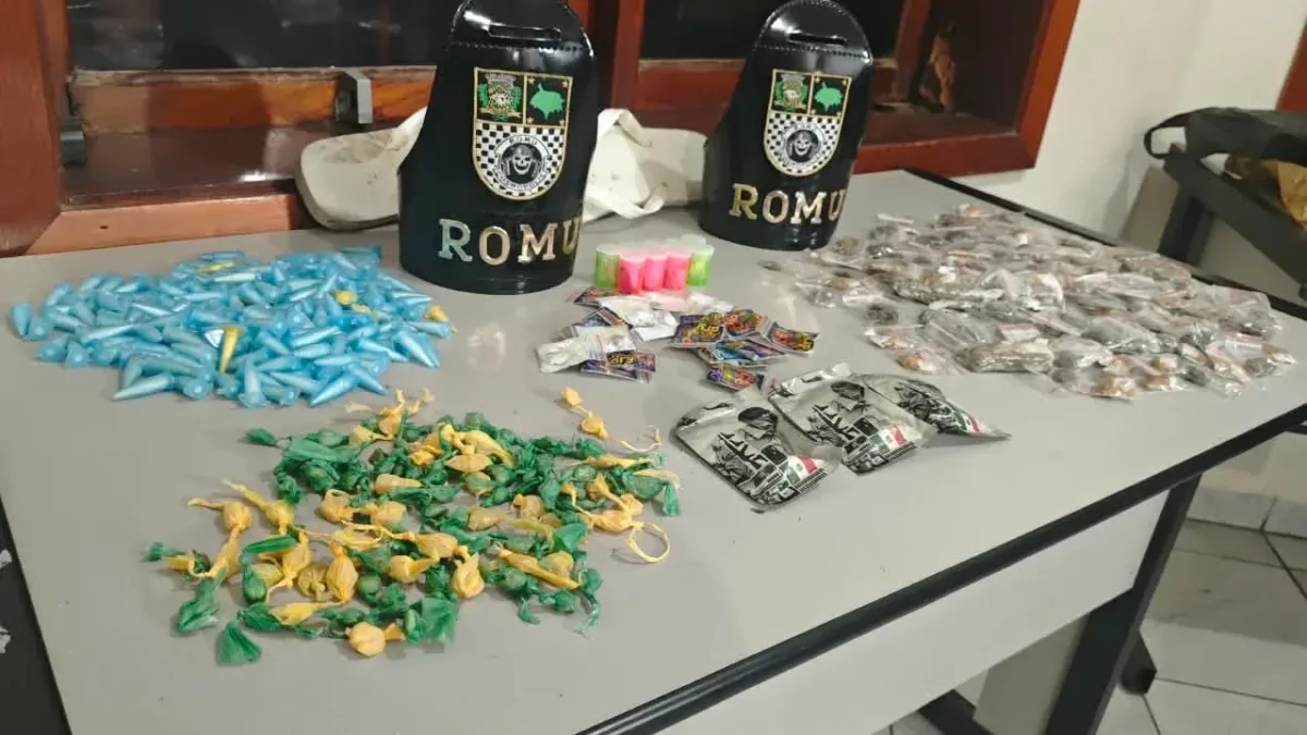 ROMU apreende 507 porções de drogas após fuga de homem em Cosmópolis