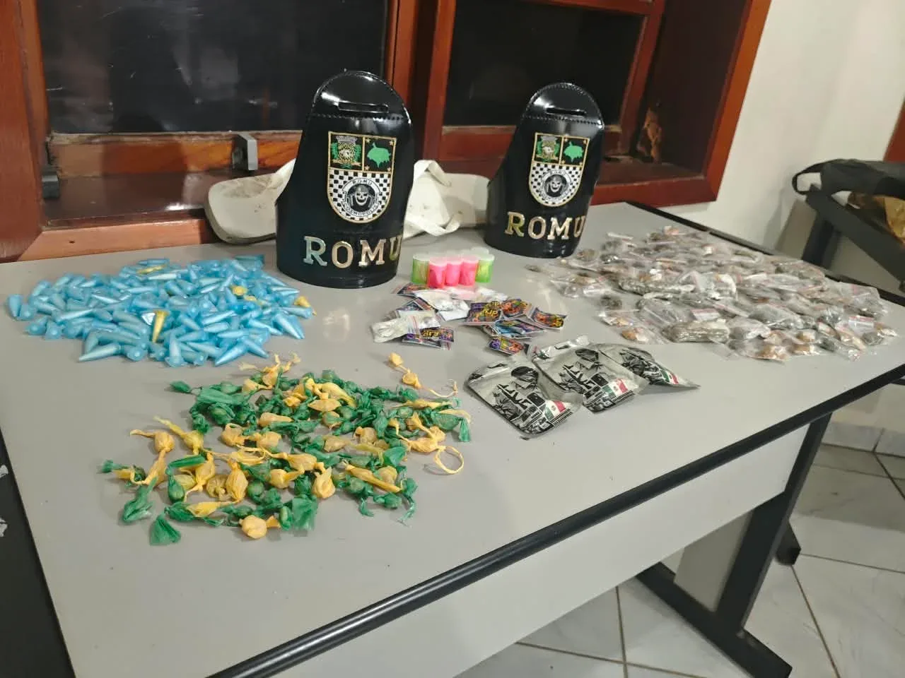 ROMU apreende 507 porções de drogas após fuga de homem em Cosmópolis