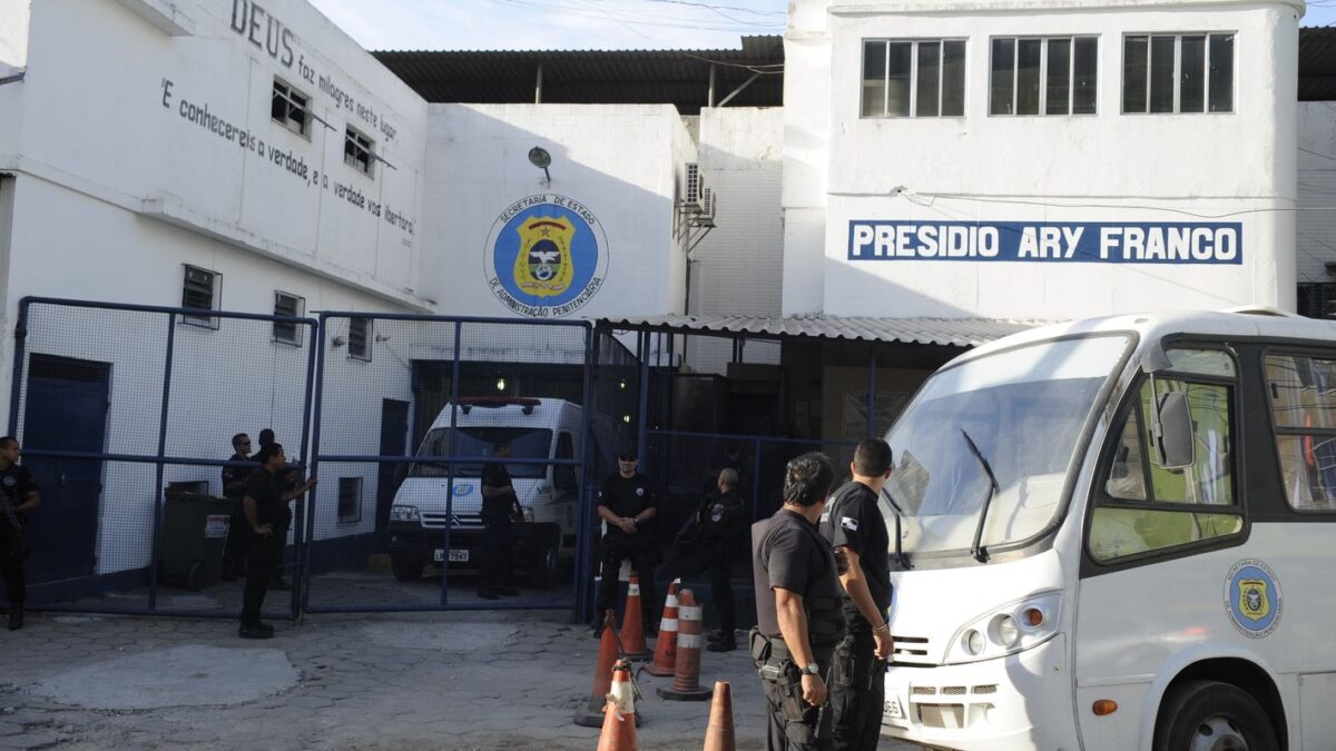 Sistema prisional transfere R$ 4,33 bilhões em custos para famílias de detentos no Brasil