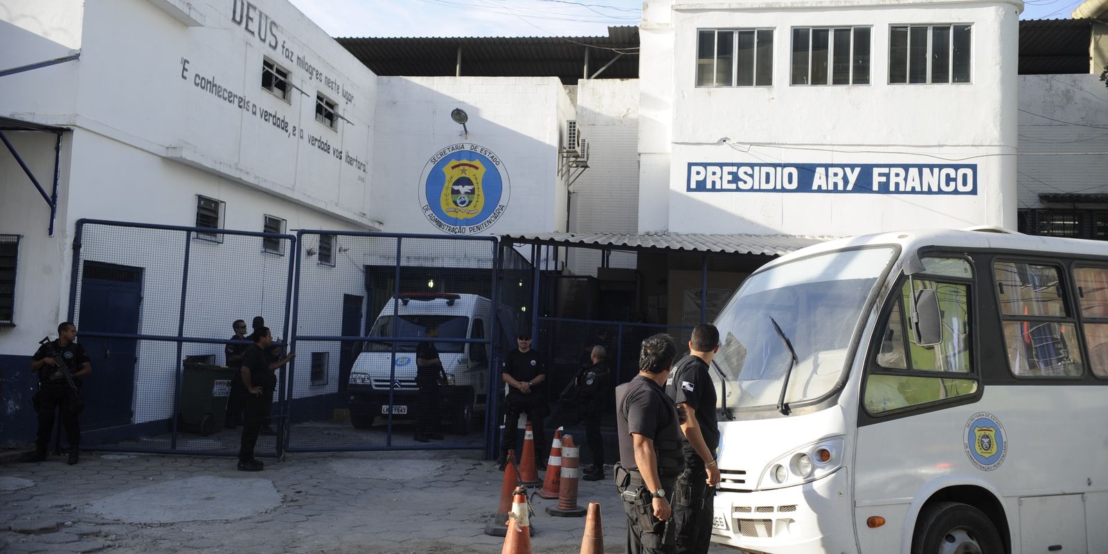 Sistema prisional transfere R$ 4,33 bilhões em custos para famílias de detentos no Brasil