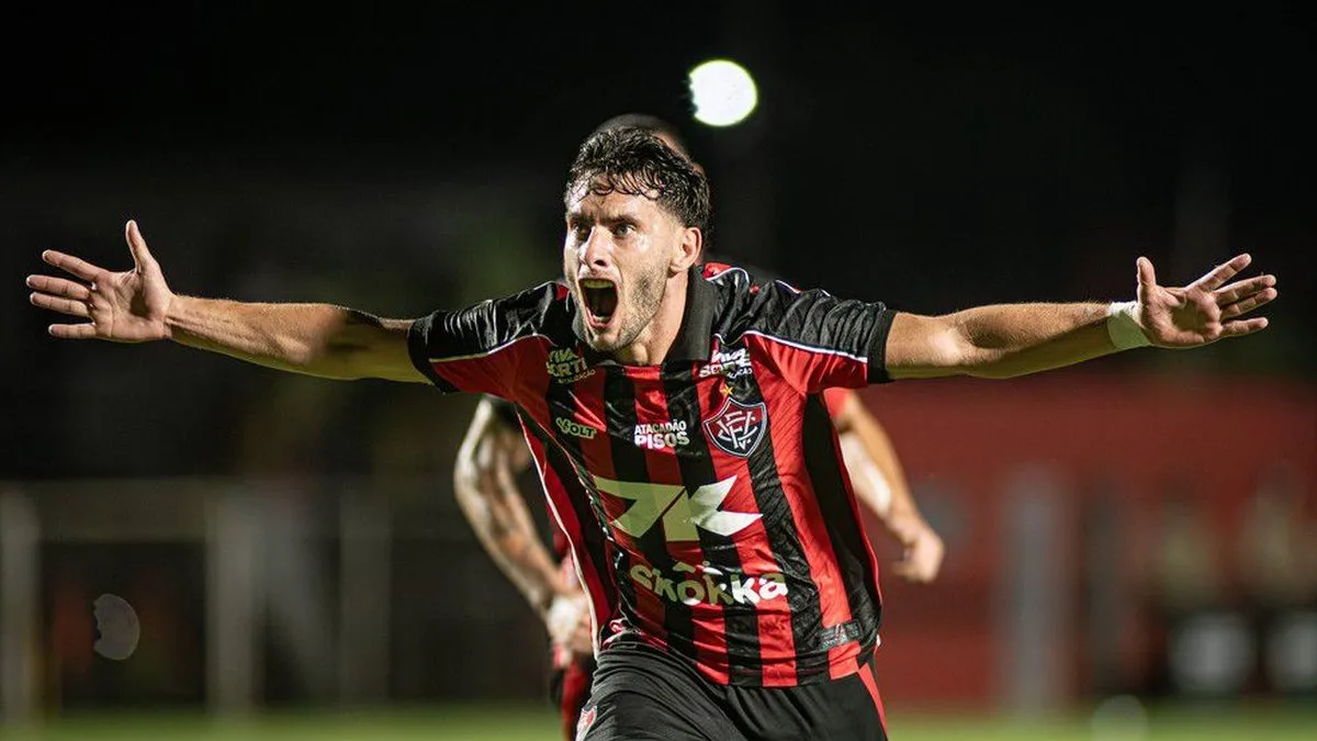 Vitória pode ter mais um estrangeiro no elenco com naturalização de Martínez
