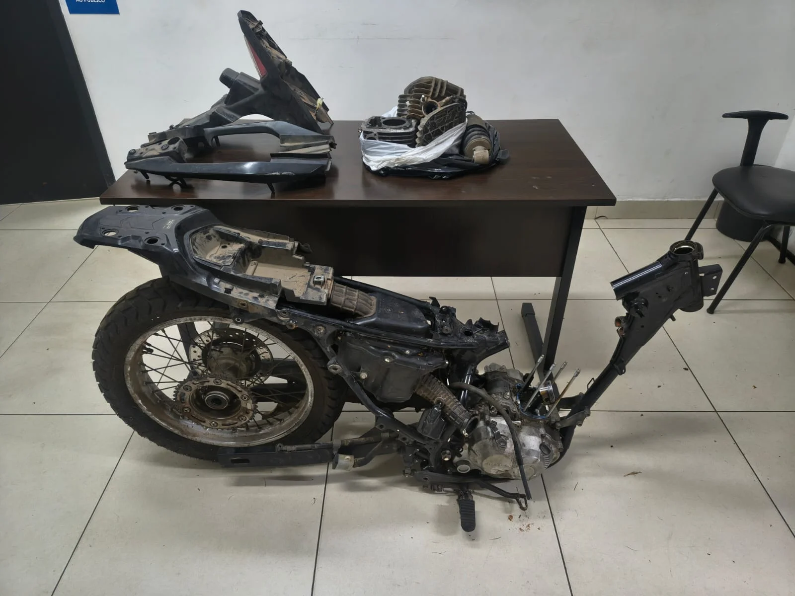 BAEP prende dois em Sumaré por receptação de moto roubada desmontada