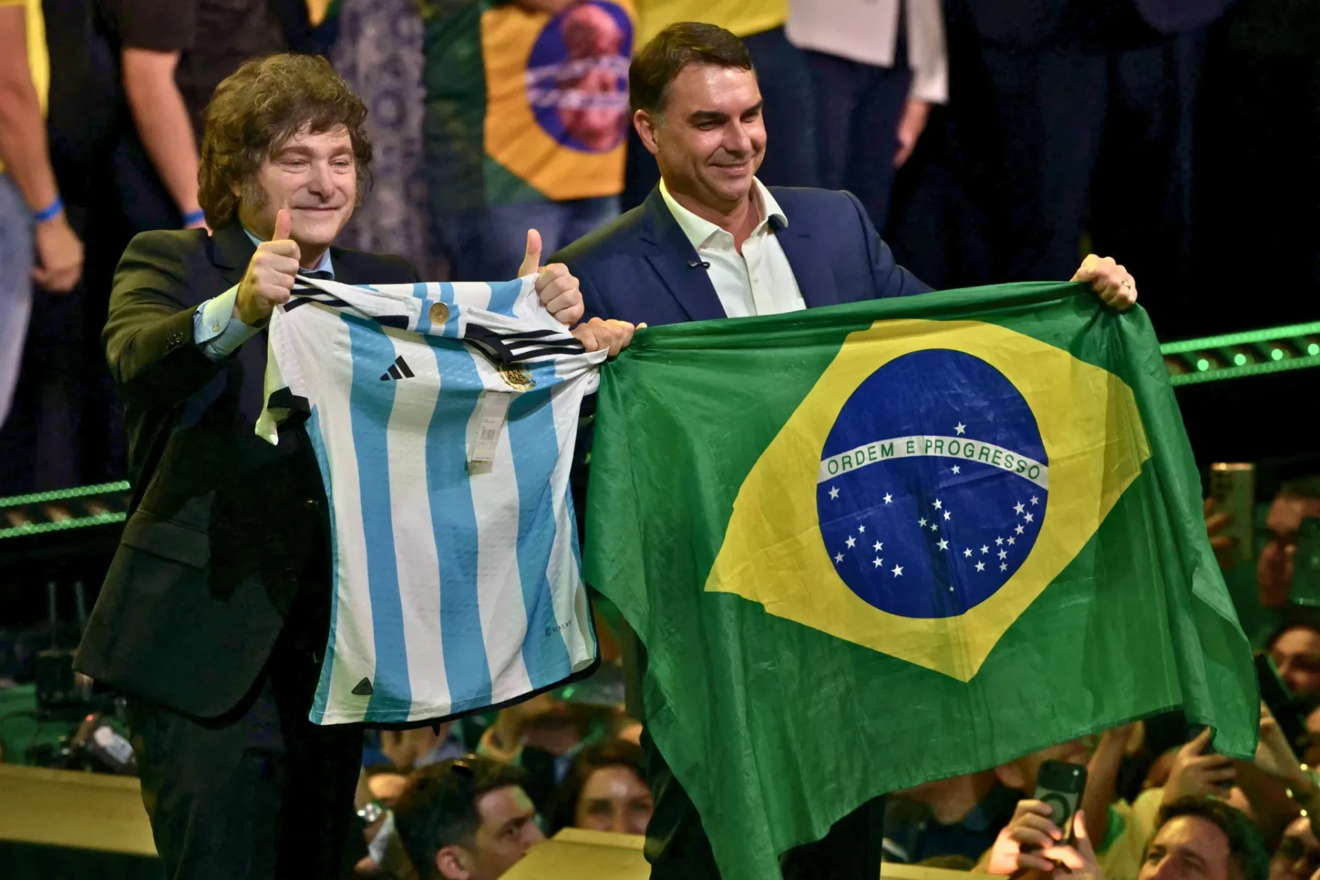 Brasil convoca diplomata argentina após fuga de Flávio Bolsonaro para os EUA