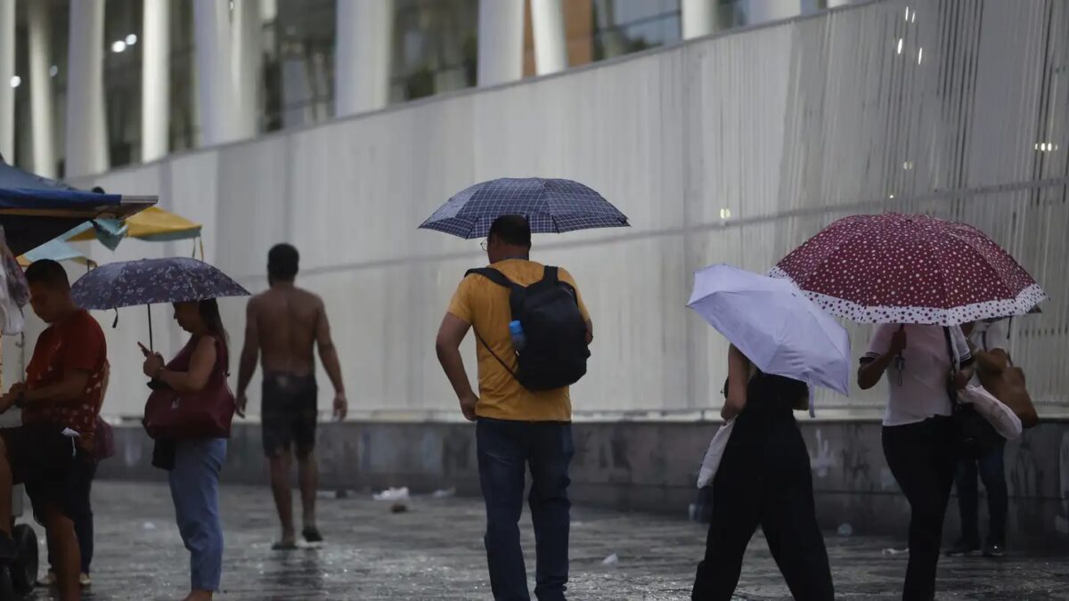Chuva e raios marcam eleições no Rio neste domingo, alerta Alerta Rio