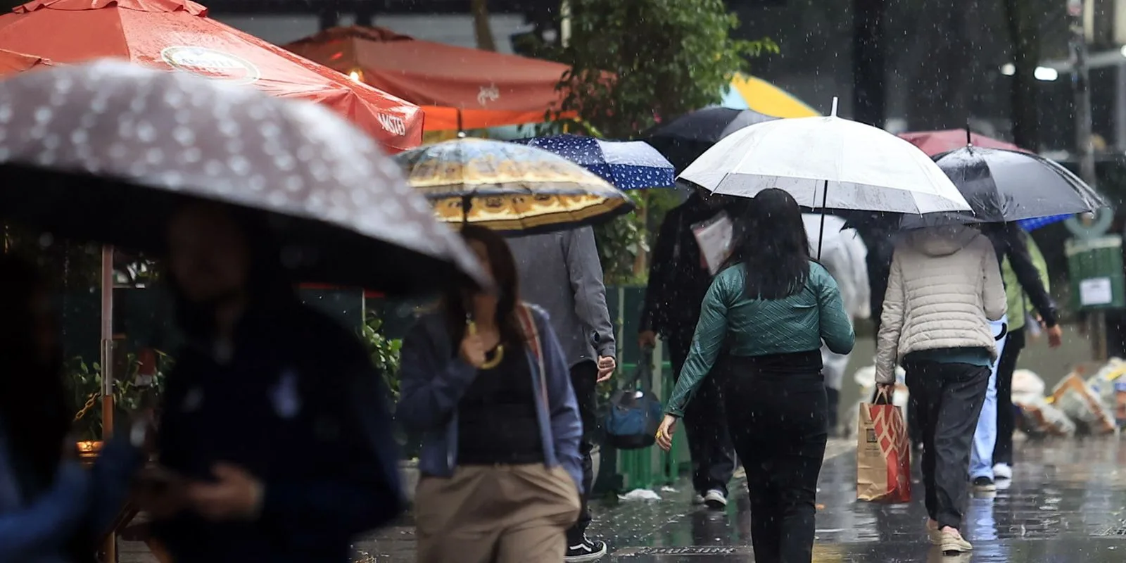 Domingo de eleições terá chuvas em grande parte do Brasil, alerta Inmet