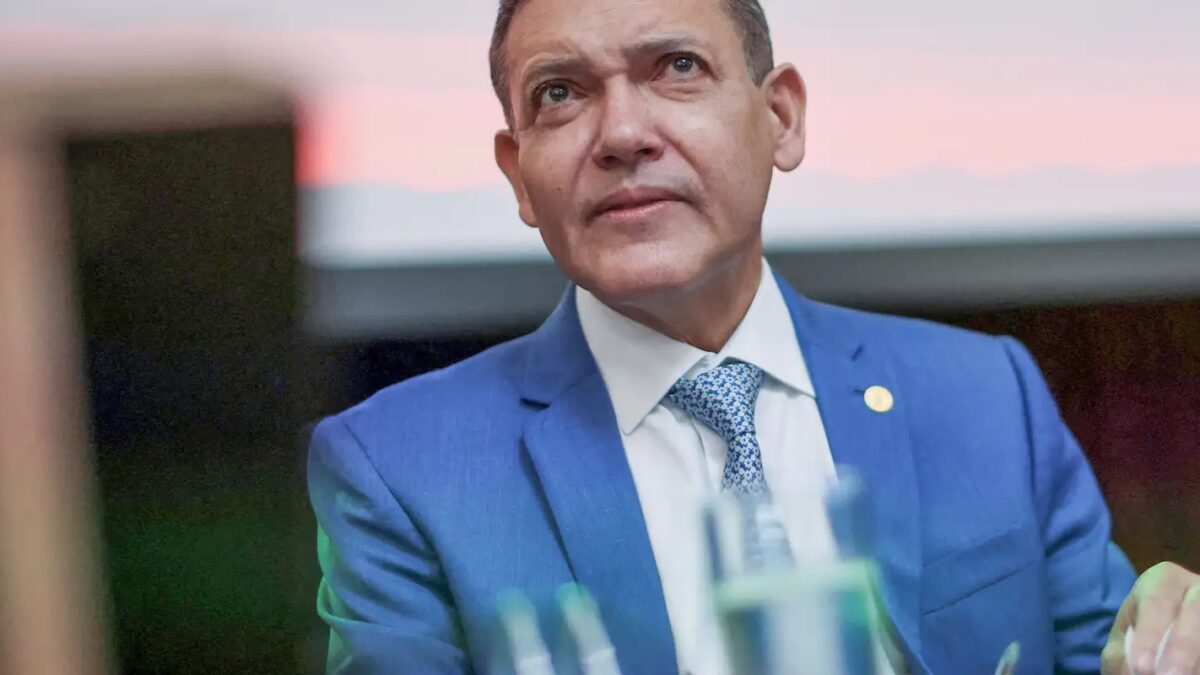 Eleições 2023 ocorrem sem interferências externas, afirma presidente do TSE