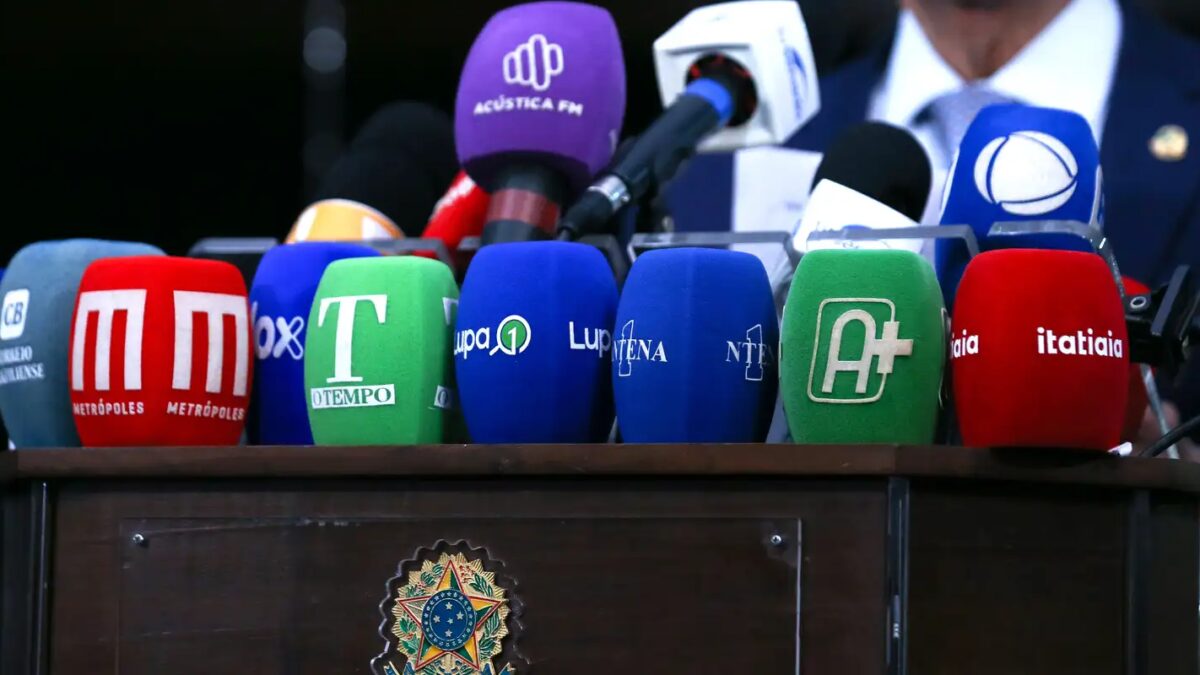Jornalistas enfrentam 14 mil ataques nas redes sociais durante o 1º turno eleitoral