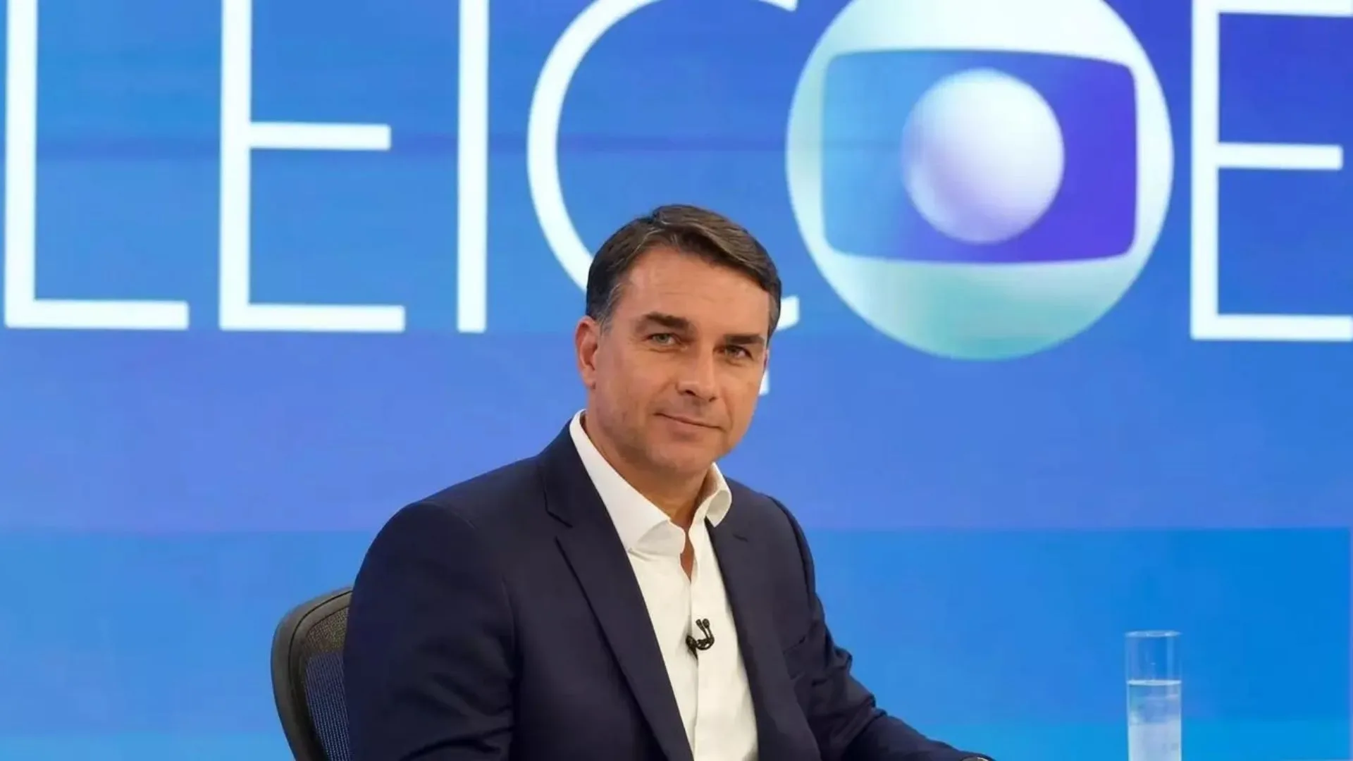 Justiça da Bahia libera entrega de título de cidadão soteropolitano a Flávio Bolsonaro