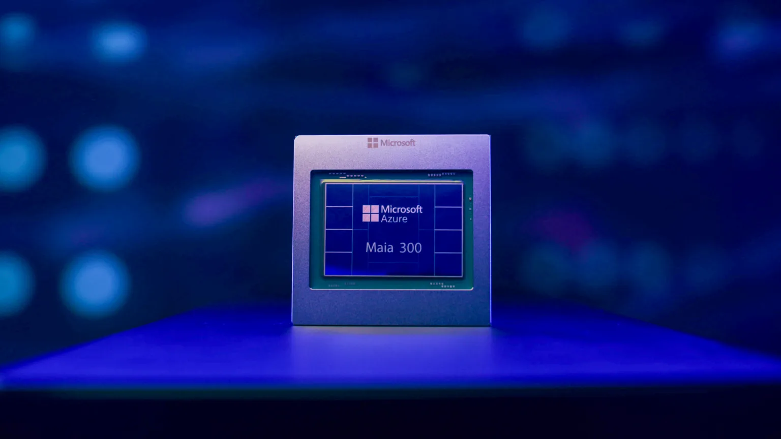 Microsoft apresenta Maia 300, novo acelerador de IA com até sete vezes mais processamento a partir de 2027