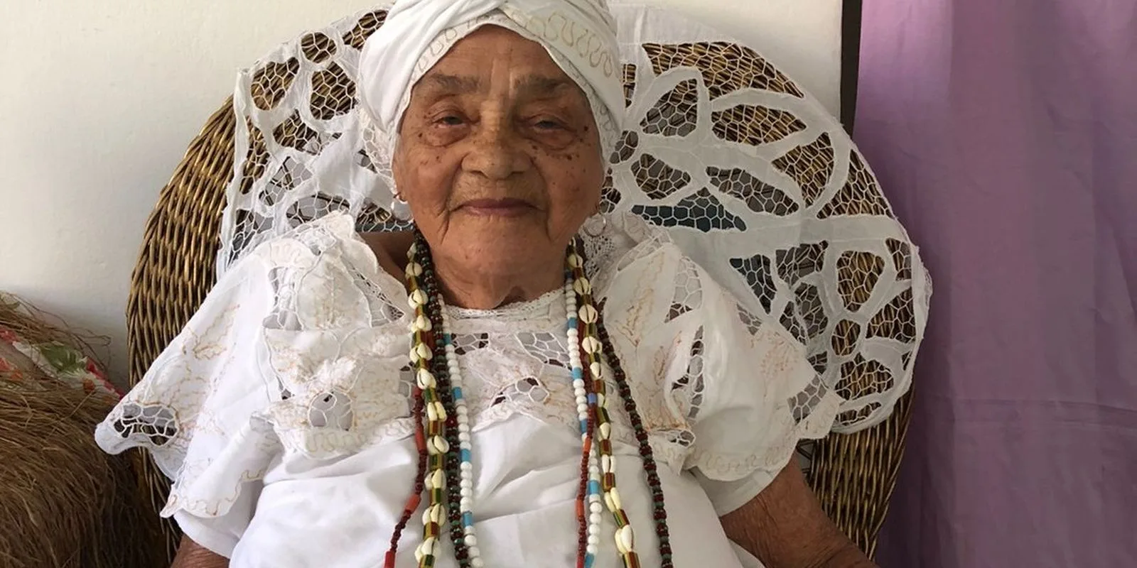 Morre Mãe Senhora de Ewá, referência do candomblé, aos 104 anos em Salvador