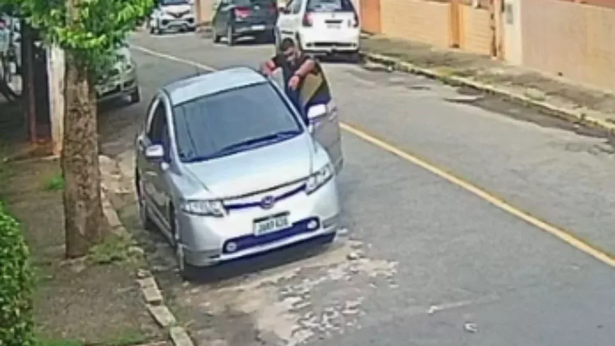 Mulher é esfaqueada por ex-namorado dentro de carro em Cachoeiro de Itapemirim