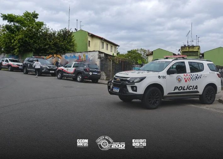 PM apreende 328 porções de drogas e prende suspeito em Barueri, SP