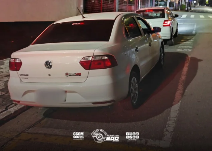 PM recupera dois carros furtados após perseguição em Ferraz de Vasconcelos