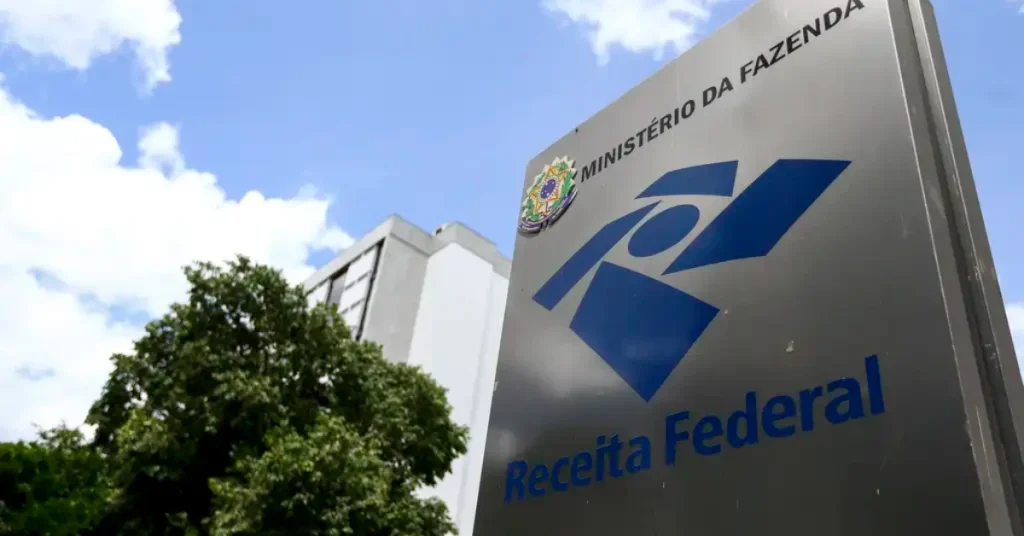 Receita Federal notifica 498,5 mil contribuintes na malha fina do IR 2026