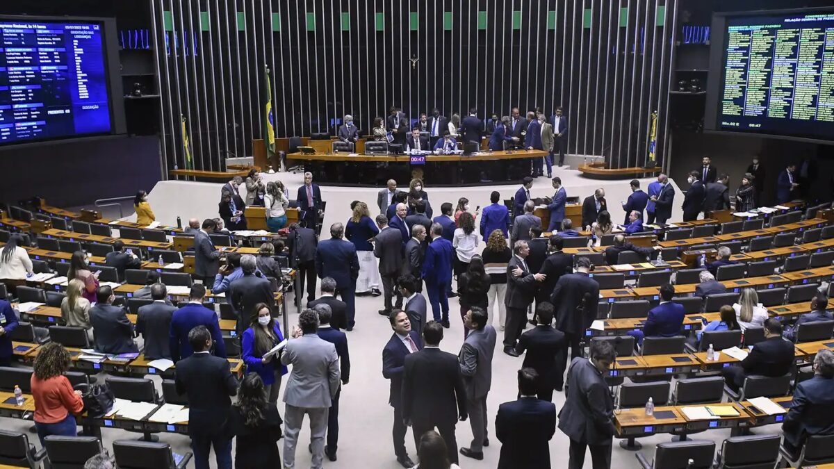 Representação de parlamentares negros na Câmara dos Deputados continua em queda