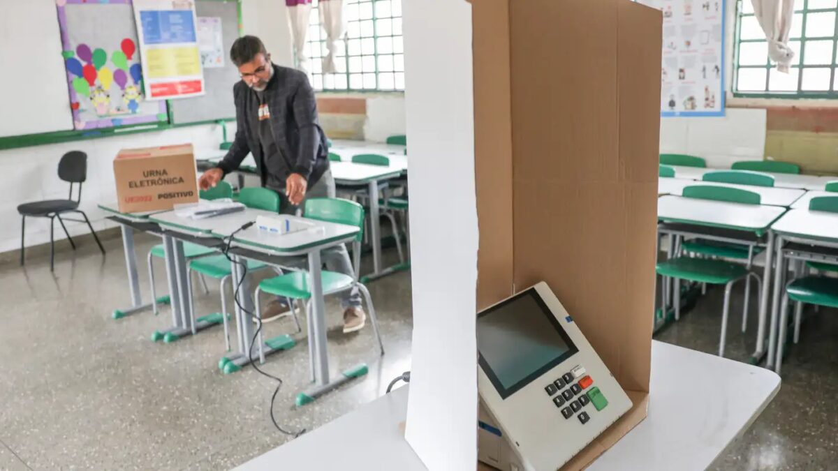 TRE-SP substitui 32 urnas eletrônicas com problemas durante eleições em SP