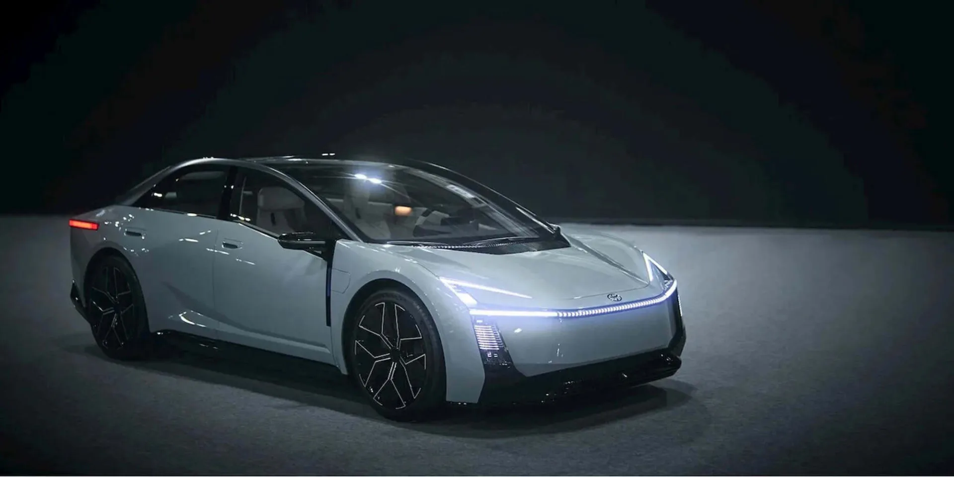 Toyota anuncia produção do Corolla elétrico na China a partir de 2028