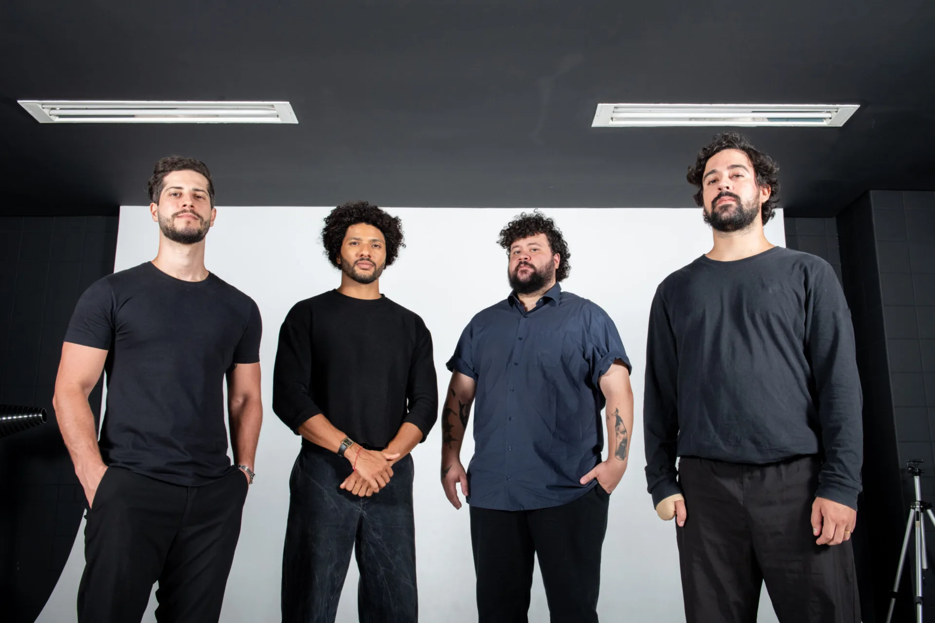 Zimbra lança "Guardei Você Aqui" e celebra superação do baixista Guilherme Goes